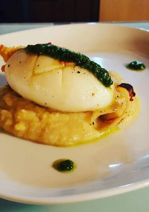 Foto di Seppia ripiena Tarassaco e Pomodorini con salsa alla Rucola