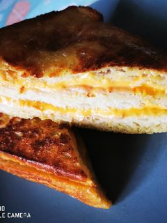 Töltött bundás kenyér 🥪 recept fotója