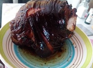 O poză a rețetei Ciolan de porc afumat la cuptor.