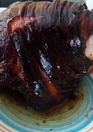 O poză a rețetei Ciolan de porc afumat la cuptor.