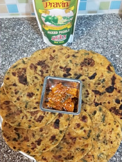 મેથી ના મસાલા થેપલા (Methi Masala Thepla Recipe In Gujarati) રેસીપી મુખ્ય ફોટો