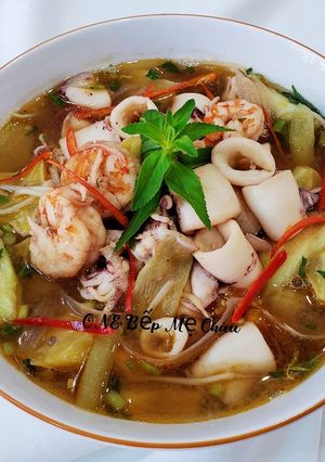 Hình của món Canh chua tôm mực.