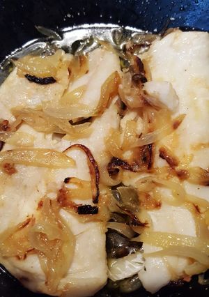 Una foto de Merluza encebollada
