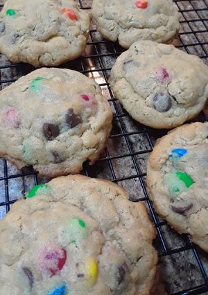 A picture of Monster Cookies.