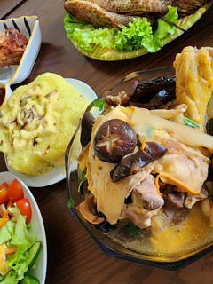 Hình của món Canh gà hầm nấm.