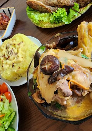 Hình của món Canh gà hầm nấm.