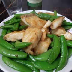A picture of Stir fry Giant Grouper Fish with Sugar Snap Peas 龍躉炒 荷蘭豆.