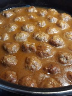 Una foto de Albóndigas de magro y jamón serrano en salsa