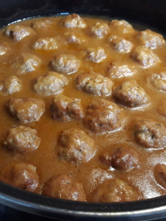 Una foto de Albóndigas de magro y jamón serrano en salsa