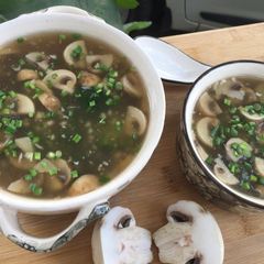 A picture of Broccoli Mushrooms Soup.