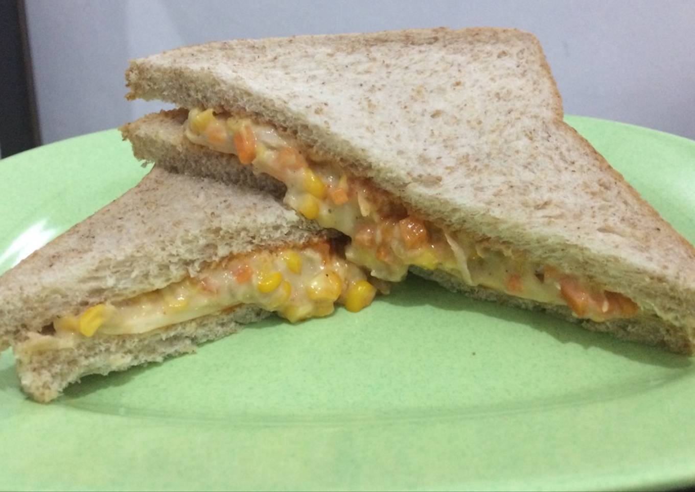 Roti Gandum Isi Tuna Mayonaise