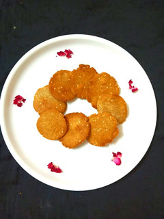 मीठे पुए (Meethe pue recipe in hindi) रेसिपी मुख्य फोटो