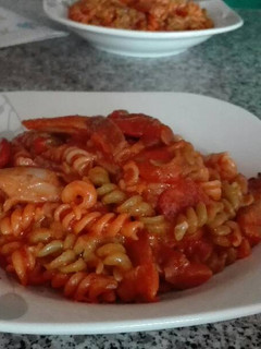 Una foto de Pasta con Tomate en una única cazuela 🍲