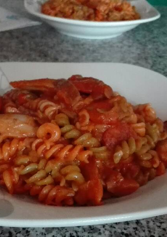 Una foto de Pasta con Tomate en una única cazuela 🍲
