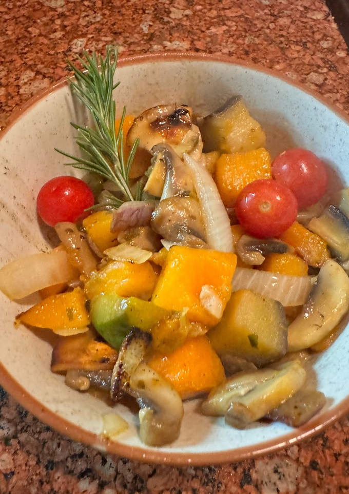 Una foto de Verduras al wok con champiñones al vino blanco