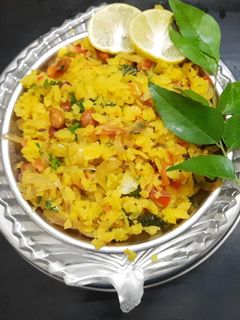 शेंगदाणे पोहे (Shengdane Pohe Recipe In Marathi) रेसिपी चे मुख्य फोटो