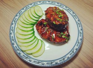 Hình của món Cá thu chiên sốt chua ngọt.