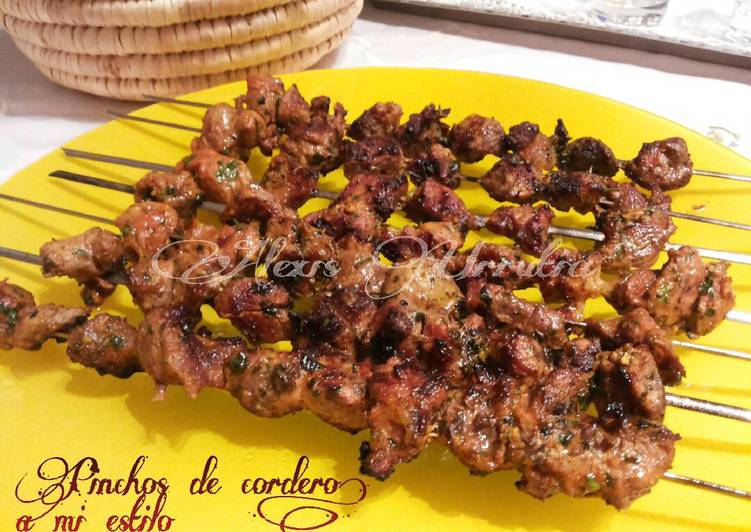 Pinchos de cordero, con sazonador Urrutia