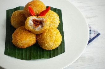 Anti Ribet, Membuat Lemper Goreng Abon Praktis