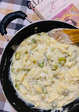 A picture of Roasted Broccoli and Penne in Bechamel sauce.