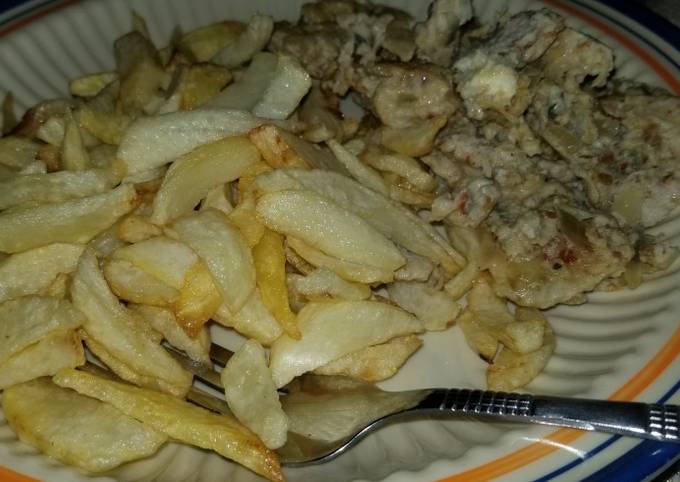 Chips and scrambled eggs with sardine