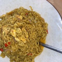 A picture of Noodles(indomie)and scrambled egg.