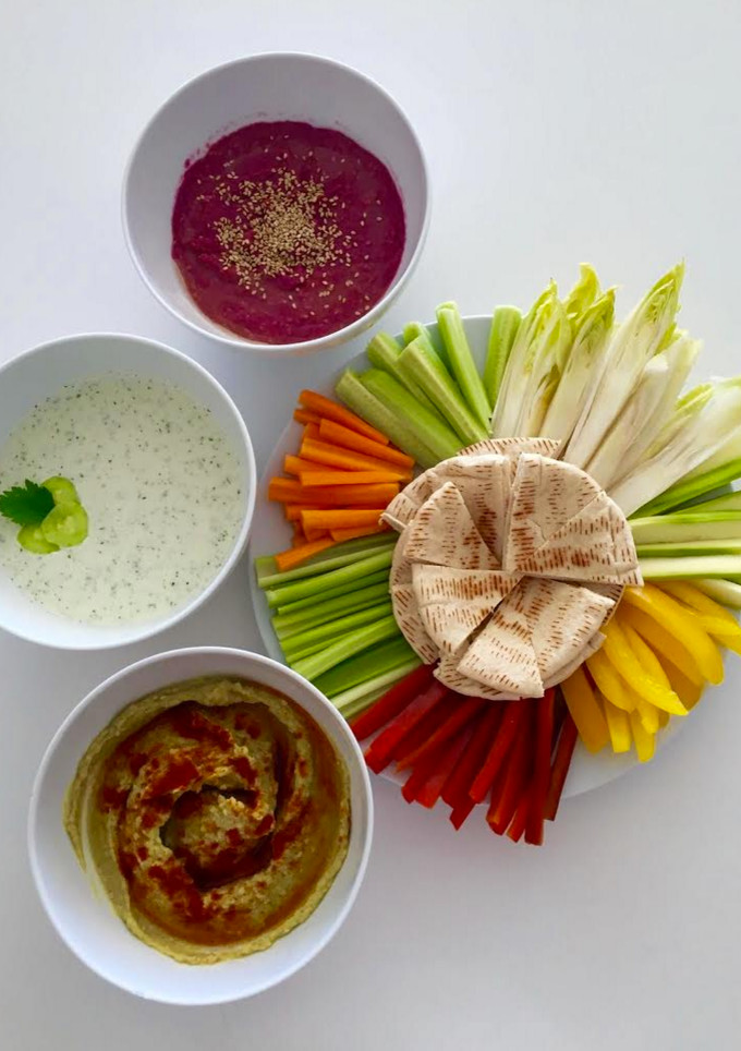 Una foto de Aperitivo de crudités con salsas