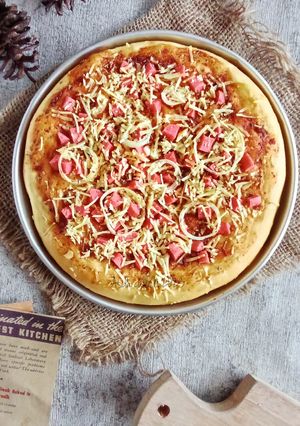 Foto resep Roti toping sosis (pizza style)