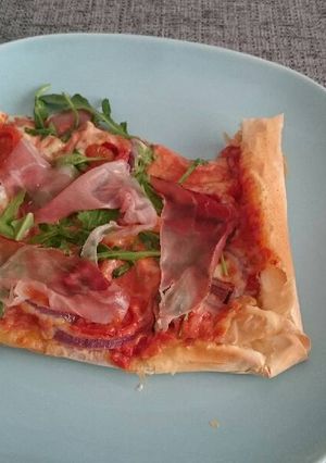 A picture of Prosciutto and Rocket Filo Pizza.