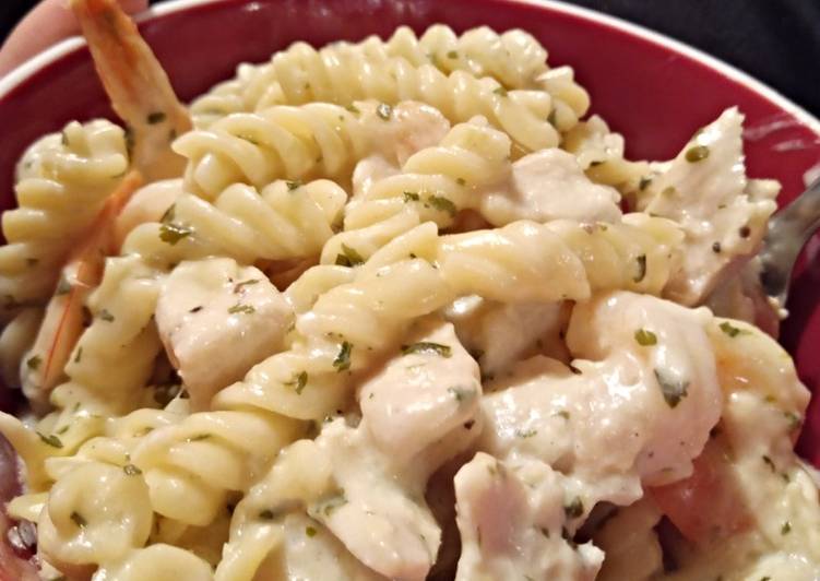 Simple Way to Prepare Speedy Chicken and Shrimp Lemon Alfredo