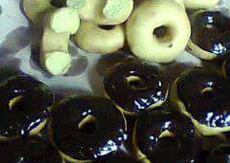 Donat santan hijau toping coklat