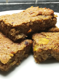 A picture of Date and Apple Slices.