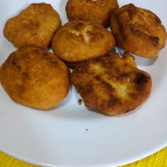 A picture of Sweet mandazi for tea.