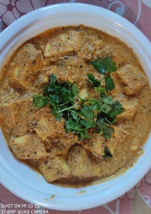 A picture of Paneer korma.