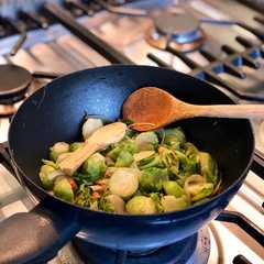 รูปของ Spruitjes (kubis Brussel) ayam bumbu kari