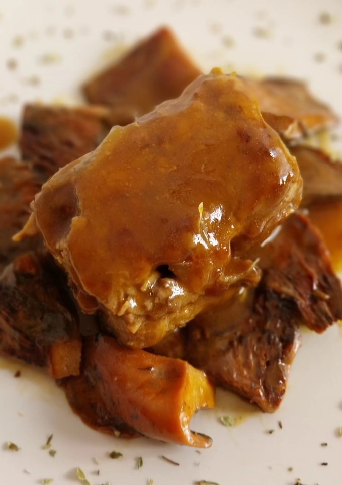 Una foto de Lingote de costillas adobadas con rovellons