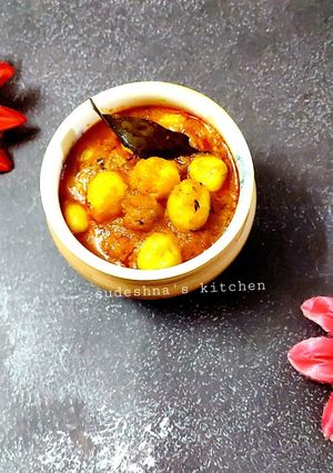 A picture of Dum Aloo.