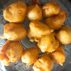 A picture of Urad dal vada.
