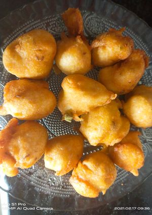 A picture of Urad dal vada.