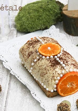 Une photo de Bûche de Noël végétale aux noix de cajou, clémentine et chocolat