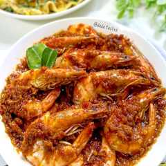 A picture of Udang rendang.