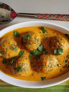 A picture of Palak Kofta / Spinach Balls Curry.