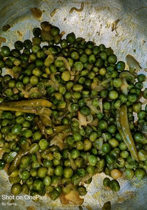 A picture of Green peas Ghughani (UP style).