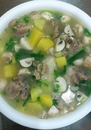 Hình của món Canh khoai tây, nấm mỡ, xương đuôi heo.