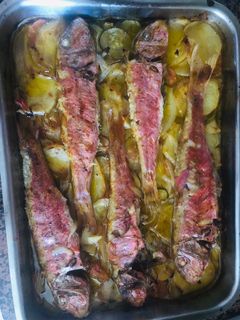 Una foto de Rustidera/Rustidera de salmonete al tomillo