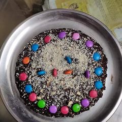A picture of Oreo biscuit cake.