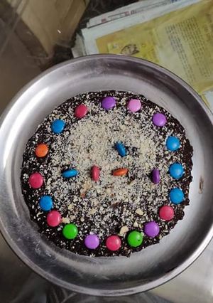 A picture of Oreo biscuit cake.