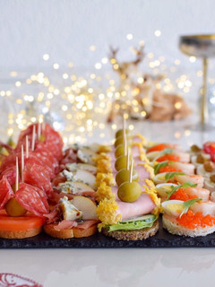 Una foto de 6 Canapés para Navidad 2023 | Variados y Originales | DarixLAB
