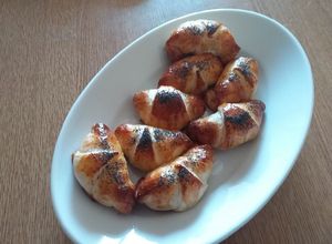 Foto di Brioches di sfoglia con salmone affumicato e robiola