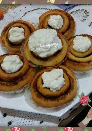 A picture of Cinnamon roll with cream cheese.